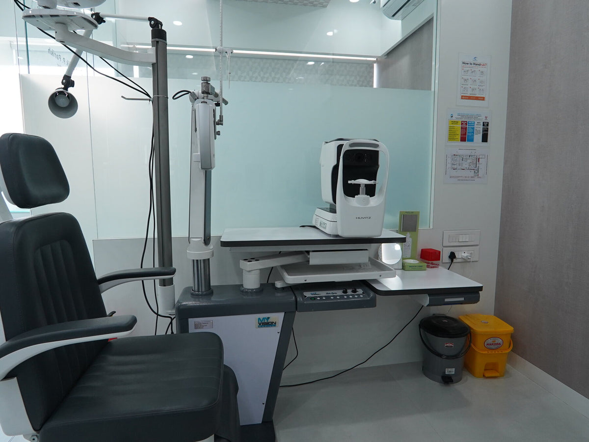 The procedure room at Global Eye Clinic with a reclining treatment chair